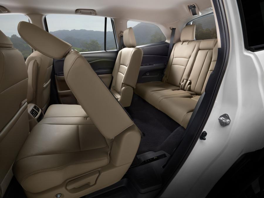 Интерьер Honda Pilot 2018 года  (NA) (фото 3 из 6)